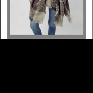 Promesa Size Large Brown and Cream Plaid Poncho